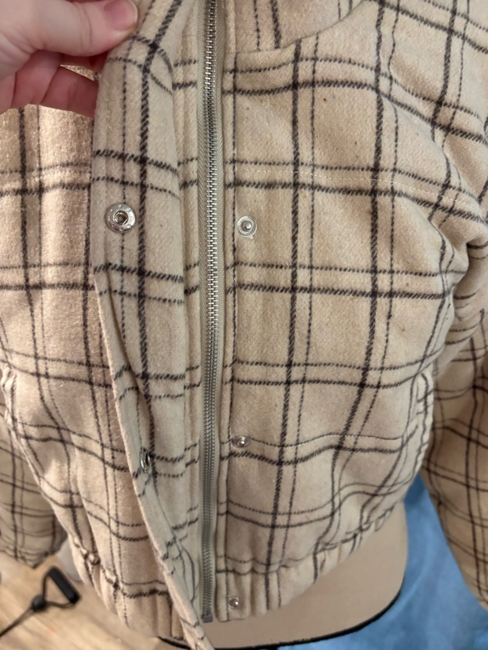 Le Lis Cream and Black Plaid Cropped Puffer - Picture 5 of 8